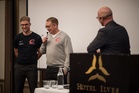 Kuopio Steelersin edustajat vas. Santeri Inkinen ja päävalmentaja Pekka Utriainen.
