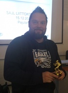 Vuoden 1-divisioona pelaaja - Veikko Kallio. Palkinnon vastaanotti Kotka Eaglesin Sami Pirtilä.