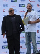 Wolverinesin puolustusvalmentaja Mark Garza haastattelussa.