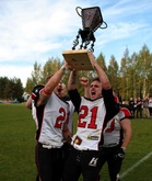 Hyvinkää Falcons nostaa Rautamaljan kauden 2012 päätteeksi. Kuva: Martti Harjunpää