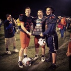 Menestyksen hetkellä Union High schoolissa. Lehtinen vasemmalla.