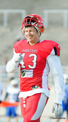 Santtu Äyräväinen on kerännyt alkukaudesta Roosters-puolustuksessa tilastoja monellakin saralla: 7,5 taklausta, 2 säkitystä, 2 syötönkatko ja 1 maahanlyönti. Perjantaina Äyräväinen nähdään todennäköisesti puolustumassa Saintsin Tommi Pintaa.
Kuva: Sami Ranta