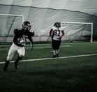 Uransa aikana Söderholm (vas.) on pelannut eniten keskushyökkääjänä ja linebackerina. Kuva Haminan palloiluhallissa pelatusta harjoitusottelusta Porvoo Butchersia vastaan.