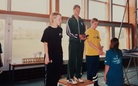 Vuonna 1998 Harjanne saamassa palkintoa Vantaa Gamesin uinnista. Podiumilla keskimmäisenä myöhemmin vapaauinnissa maailmanmestariksi uinut Hanna-Maria Seppälä.