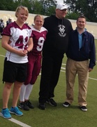 Elina Kero (vas.) palkittiin vuonna 2015 SAJL:n pronssisella ansiomerkillä. Mukana kuvassa myös muut palkitut eli Paula Lehtinen ja Mika Eloranta sekä SAJL:n puheenjohtaja Roope Noronen.
Kuva: Petra Eloranta